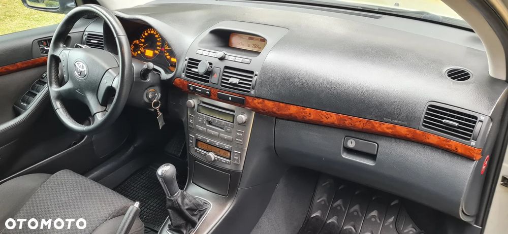 Toyota Avensis 1.8 VVT-i Executive - 20