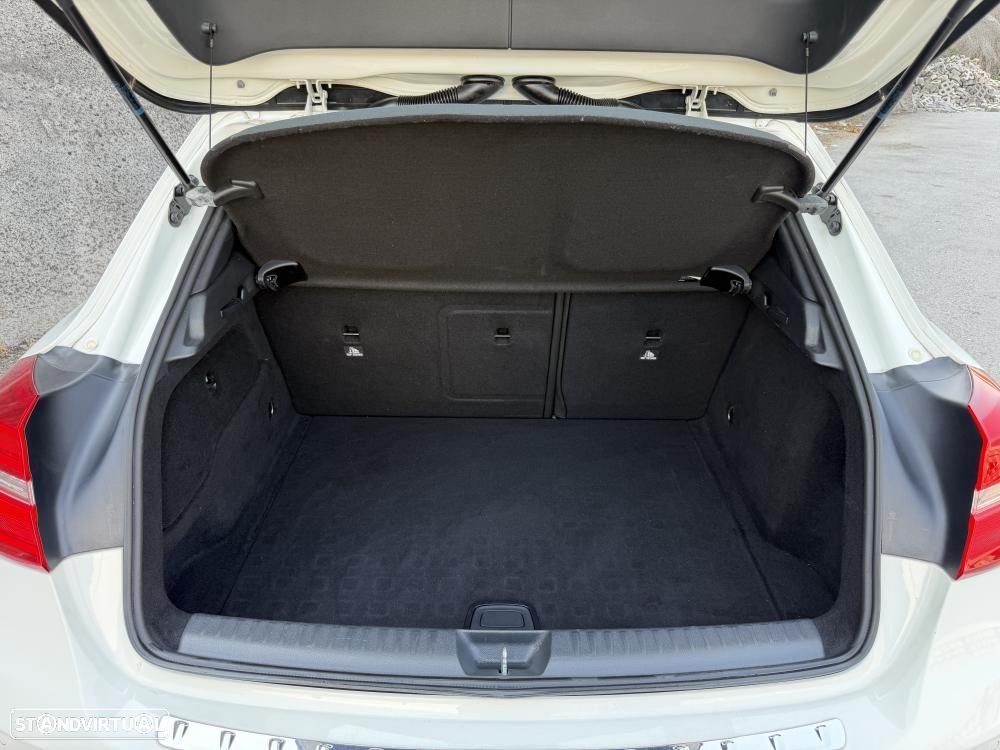 Mercedes-Benz GLA 180 d 7G-DCT AMG Line - 28