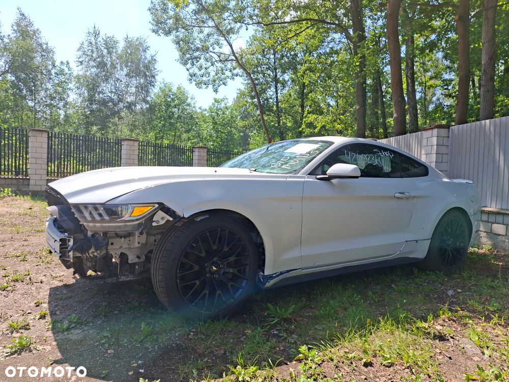 Ford Mustang - 3