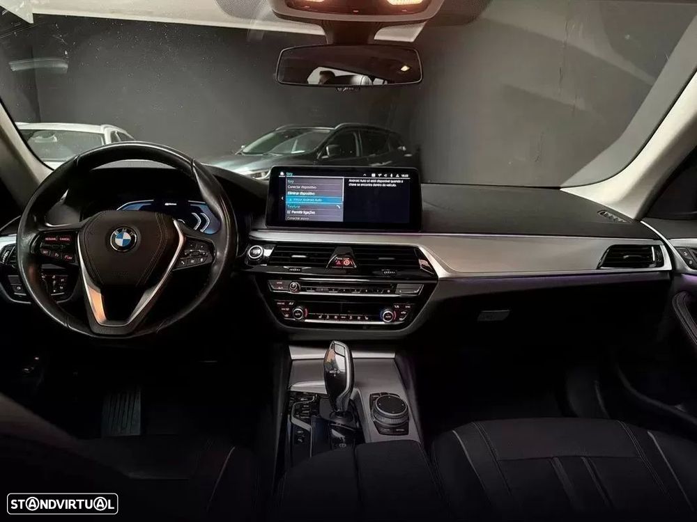 BMW 530 e Line Luxury - 8