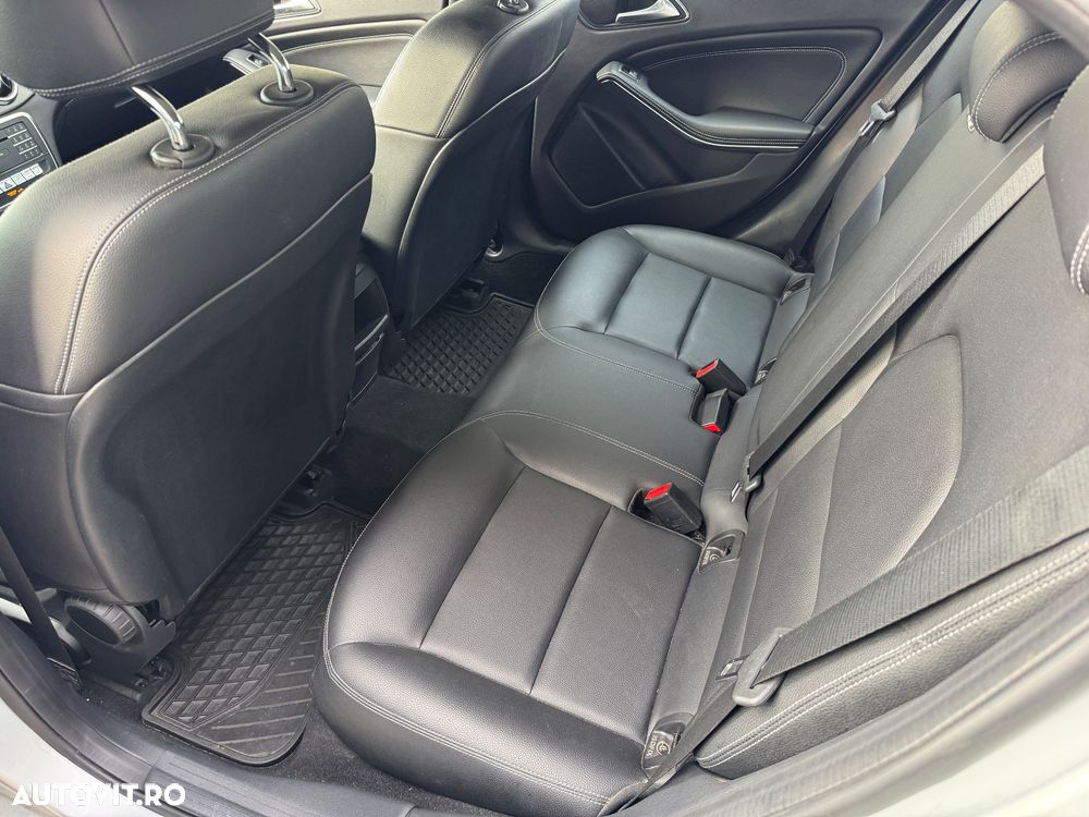 Mercedes-Benz GLA 200 d 7G-DCT UrbanStyle Edition - 12