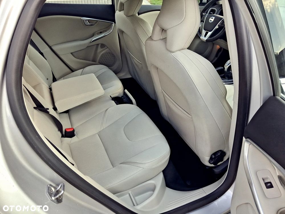 Volvo V40 D2 Summum - 20