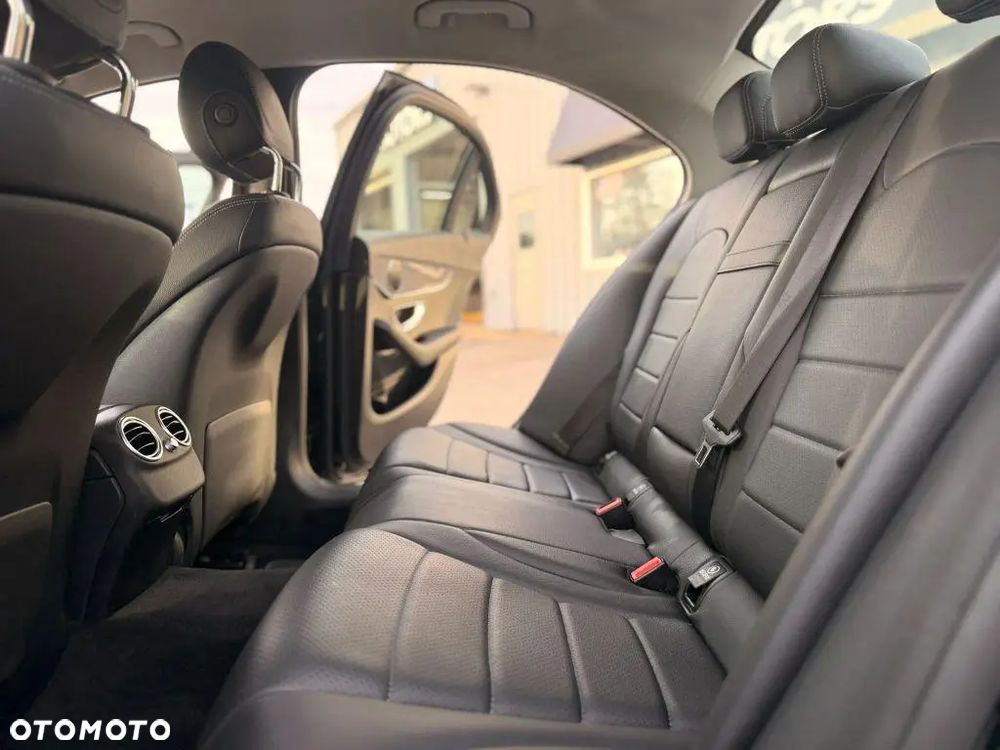 Mercedes-Benz Klasa C 300 9G-TRONIC Edition - 20