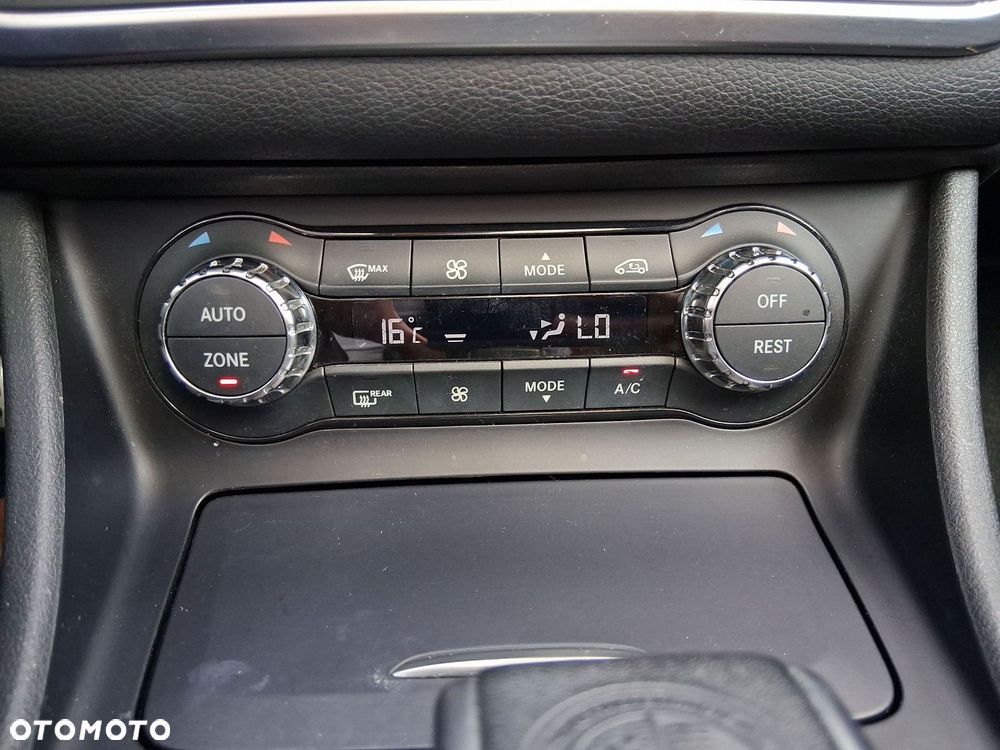 Mercedes-Benz GLA - 16