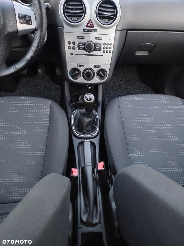 Opel Corsa 1.2 16V Cosmo - 26