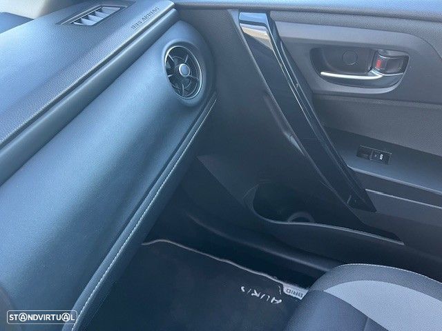Toyota Auris Touring Sports - 16
