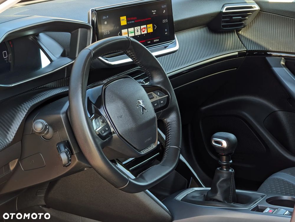 Peugeot 2008 1.2 Pure Tech Allure S&S - 23