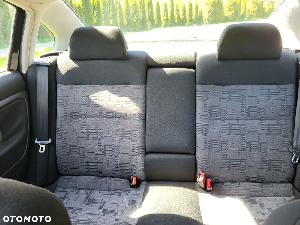 Volkswagen Passat - 34