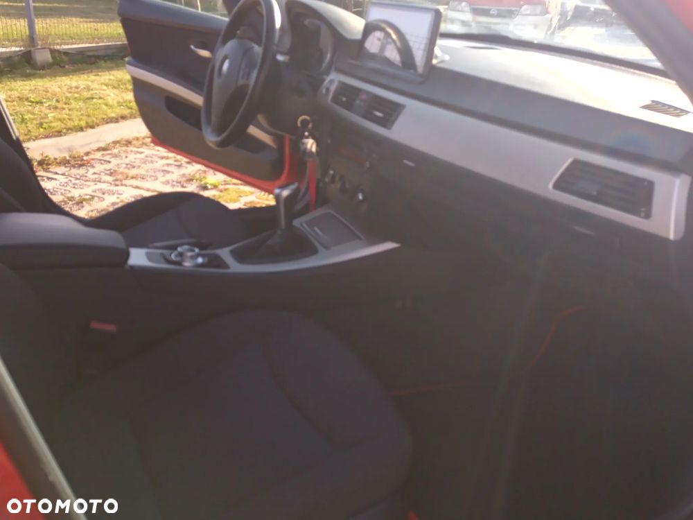 BMW Seria 3 318d Touring - 9
