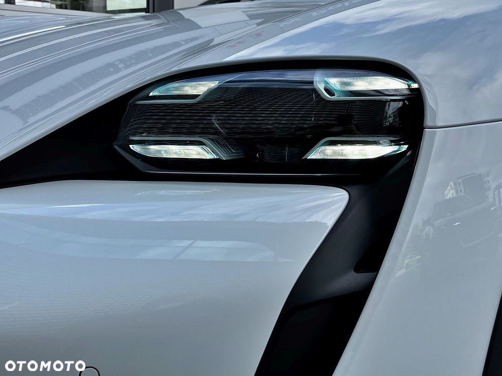 Porsche Taycan - 9