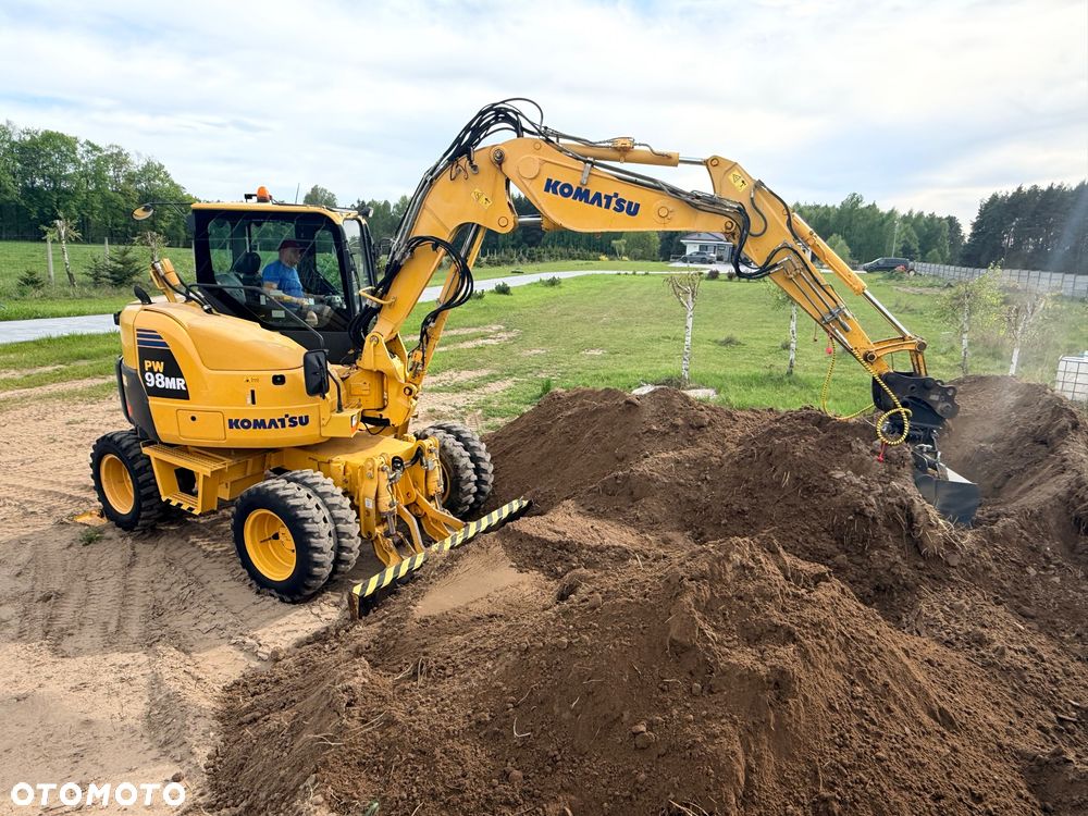 Komatsu 4x4x4 ramię łamane Koparka kołowa KOMATSU  PW98MR-8 10ton 4x4x4 ośki skrętne Ramię 3x łamane BEZ DPF i ADBLUE 4 cyl dodatkowe wyjścia hydr Pług Podpory 2012 szybka zwinna Prosto z importu 1 właściciel Cat TEREX Liebherr Wacker Pw 98 Mr 8 11 - 6