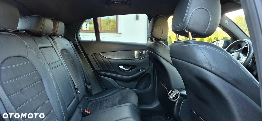 Mercedes-Benz GLC 220 d 4Matic 9G-TRONIC AMG Line Plus - 32