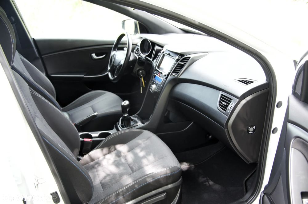 Hyundai i30 blue 1.6 GDI Passion - 28