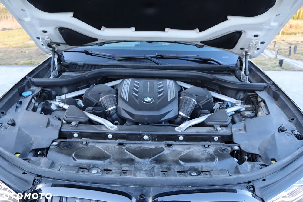 BMW X7 M50i sport - 32