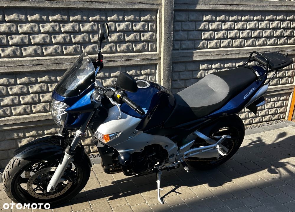 Suzuki GSR - 13