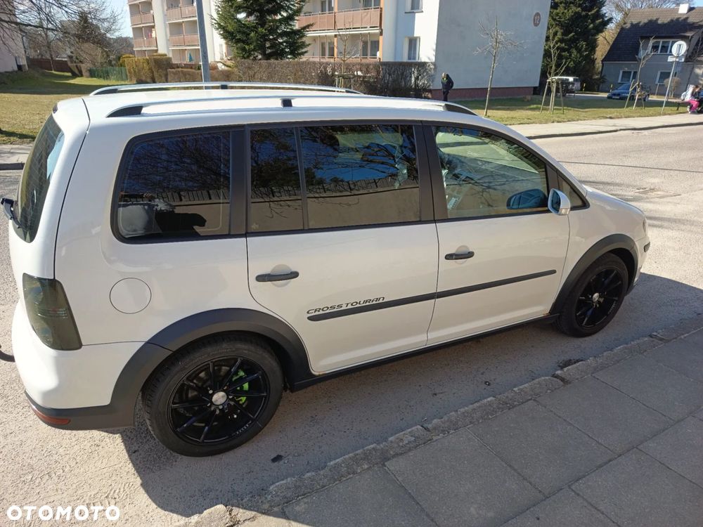 Volkswagen Touran 1.6 Cross - 3