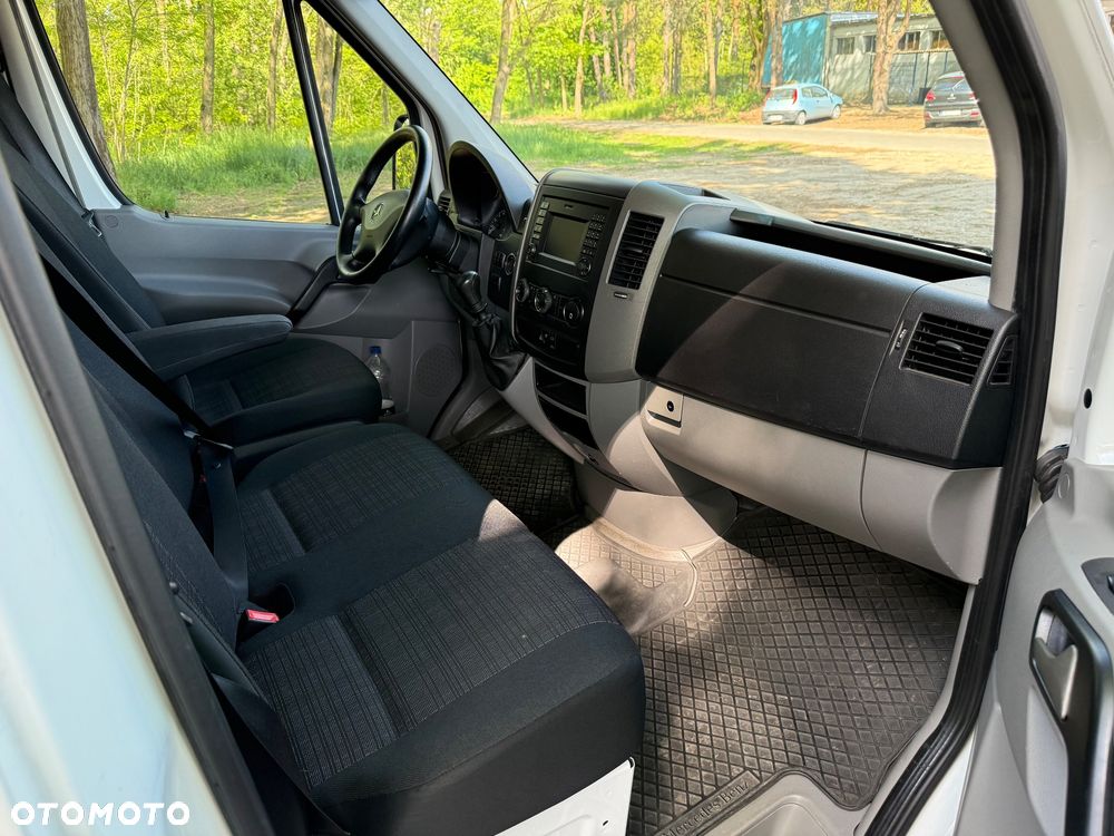 Mercedes-Benz Sprinter - 14