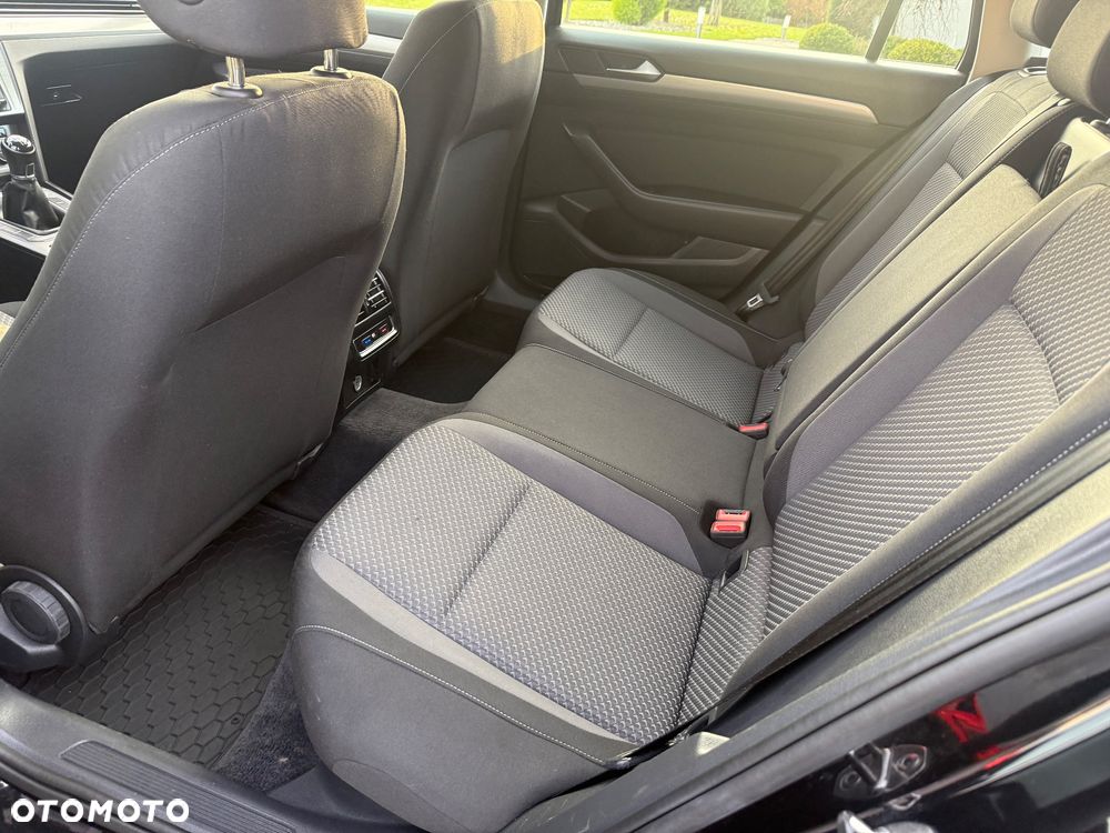 Volkswagen Passat 1.6 TDI BMT Comfortline - 14