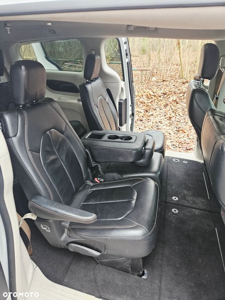 Chrysler Pacifica - 14