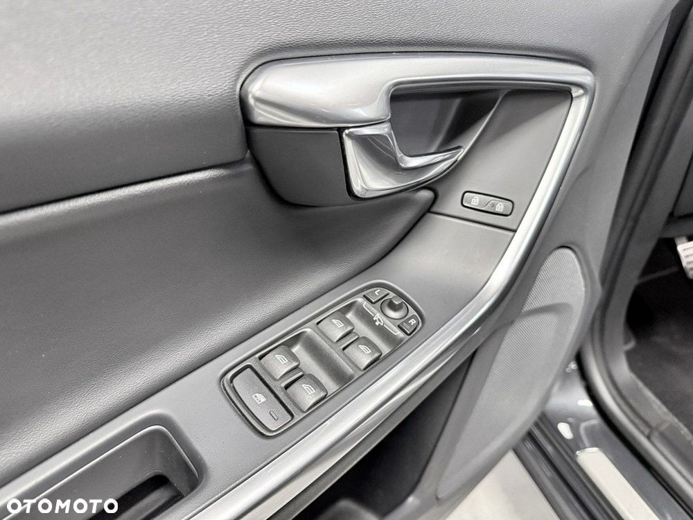 Volvo V60 D3 R-Design - 23