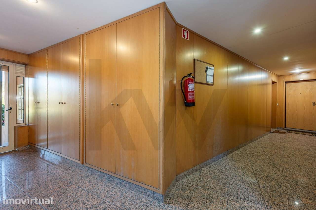 Excelente T2 com garagem box e Jardim Privativo- Canelas - Grande imagem: 3/41