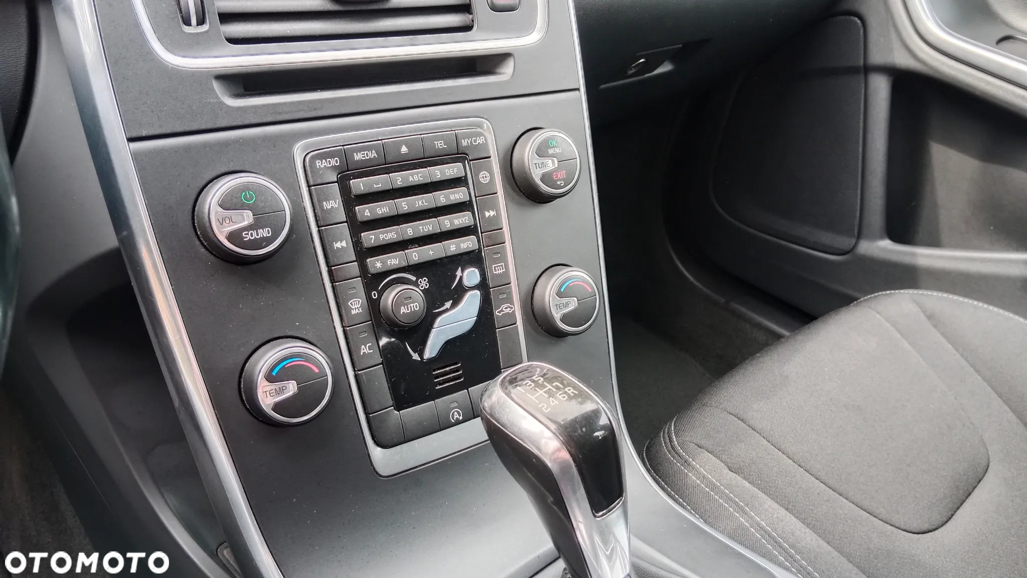 Volvo V60 Cross Country - 18