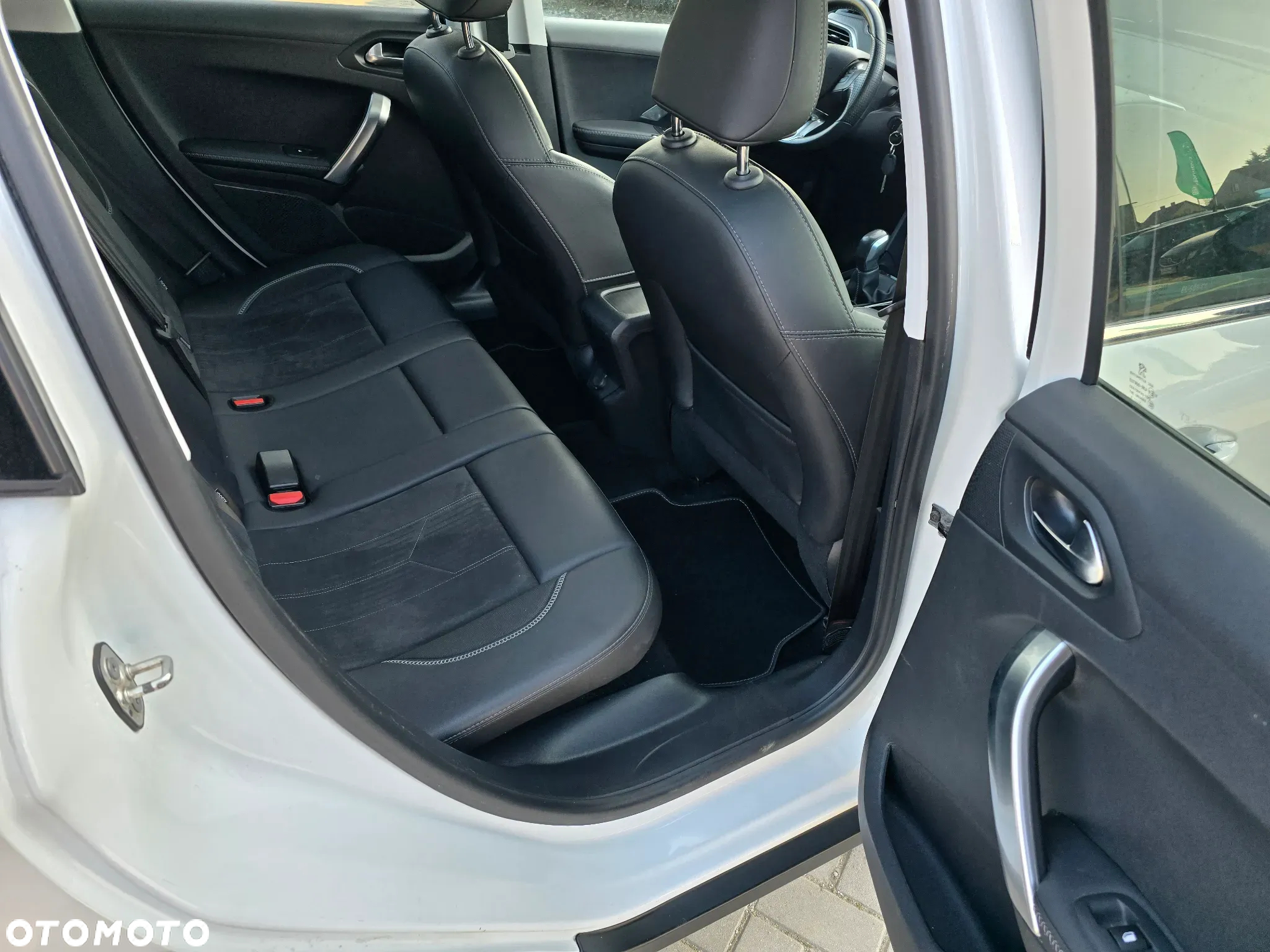 Peugeot 2008 - 10
