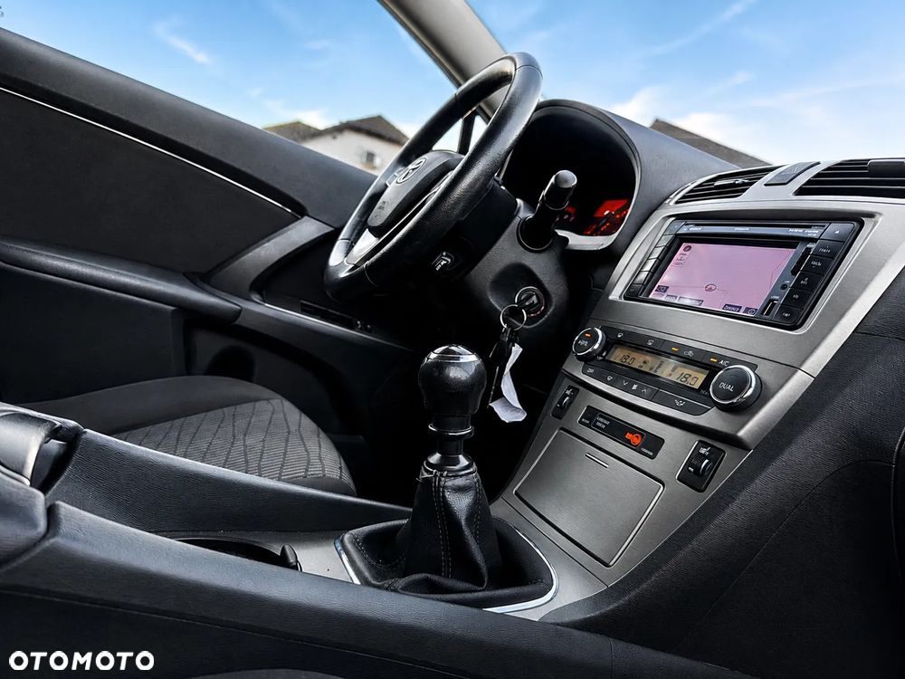 Toyota Avensis 1.8 Sol plus NAVI - 14