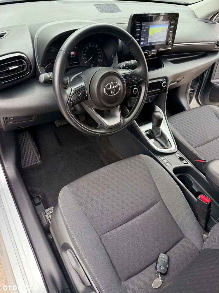 Toyota Yaris ver-hybrid-1-5-active - 16