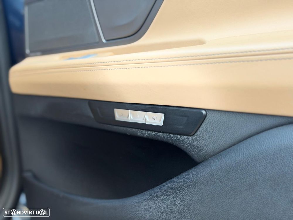 BMW 750 d xDrive Pack M - 31
