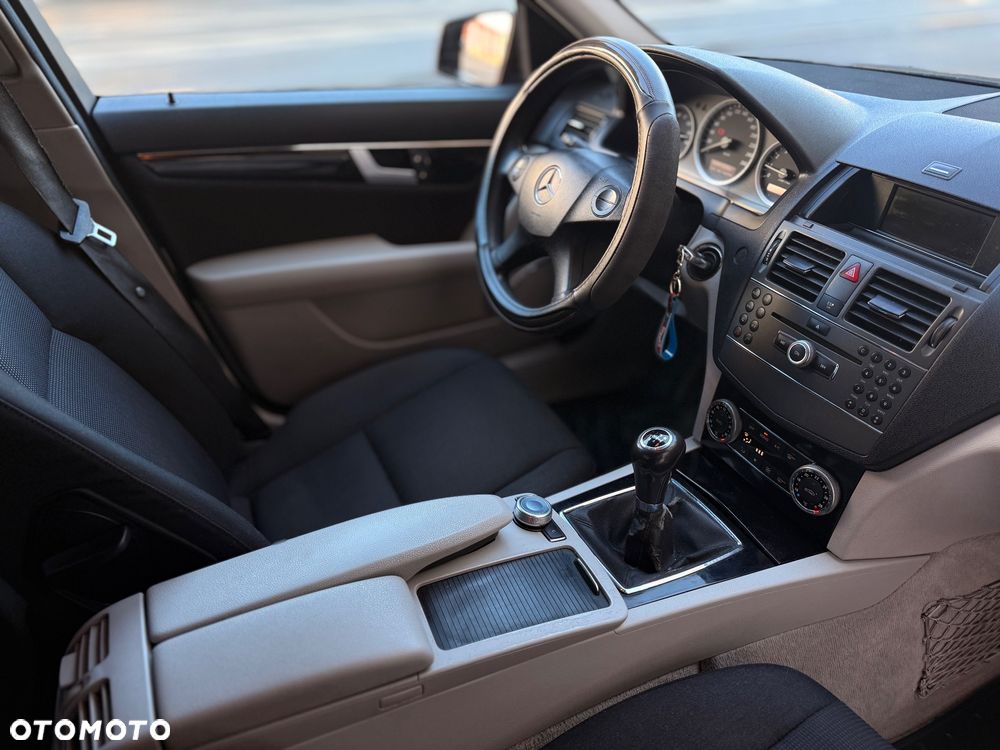 Mercedes-Benz Klasa C 180 T Kompressor BlueEFFICIENCY Elegance - 7