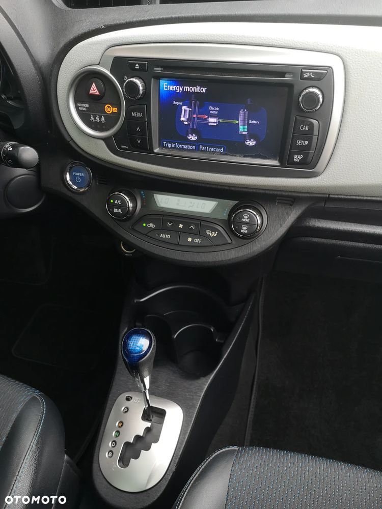 Toyota Yaris Hybrid 100 Premium - 18