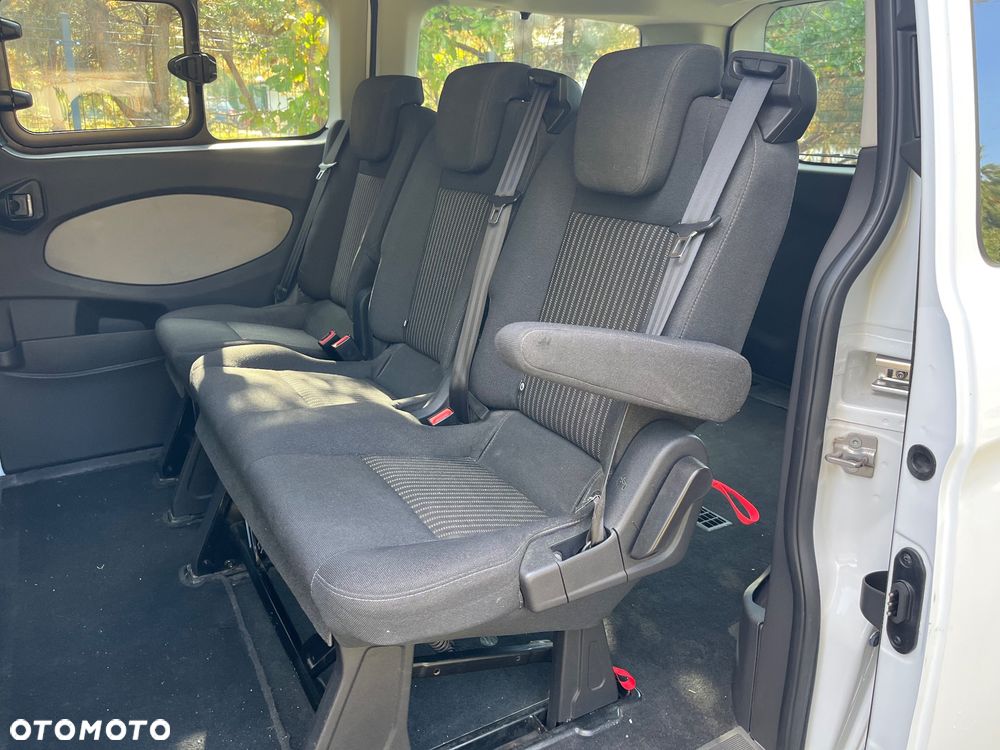 Ford Tourneo Custom - 7