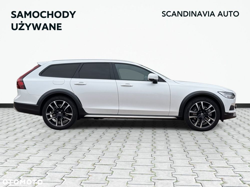 Volvo V90 Cross Country - 4
