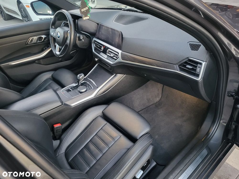 BMW Seria 3 330i xDrive Advantage - 12