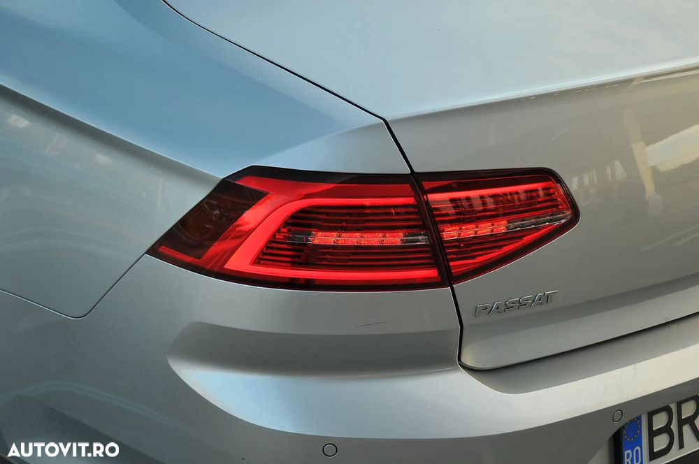 Volkswagen Passat 2.0 TDI DSG Highline - 27