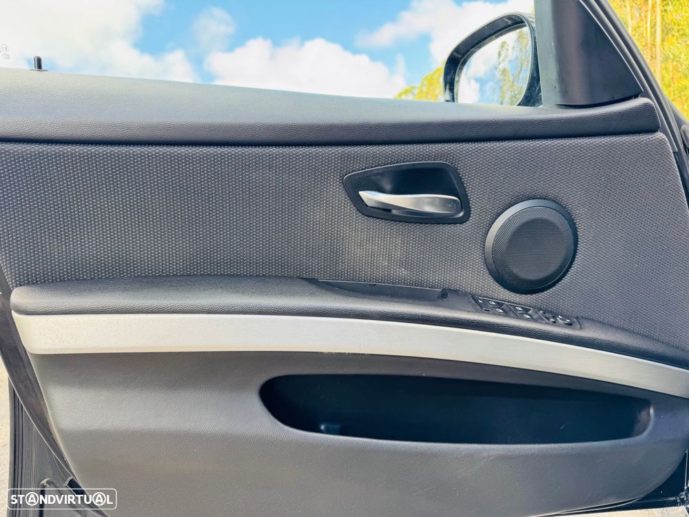 BMW 320 d Touring Pack M - 23