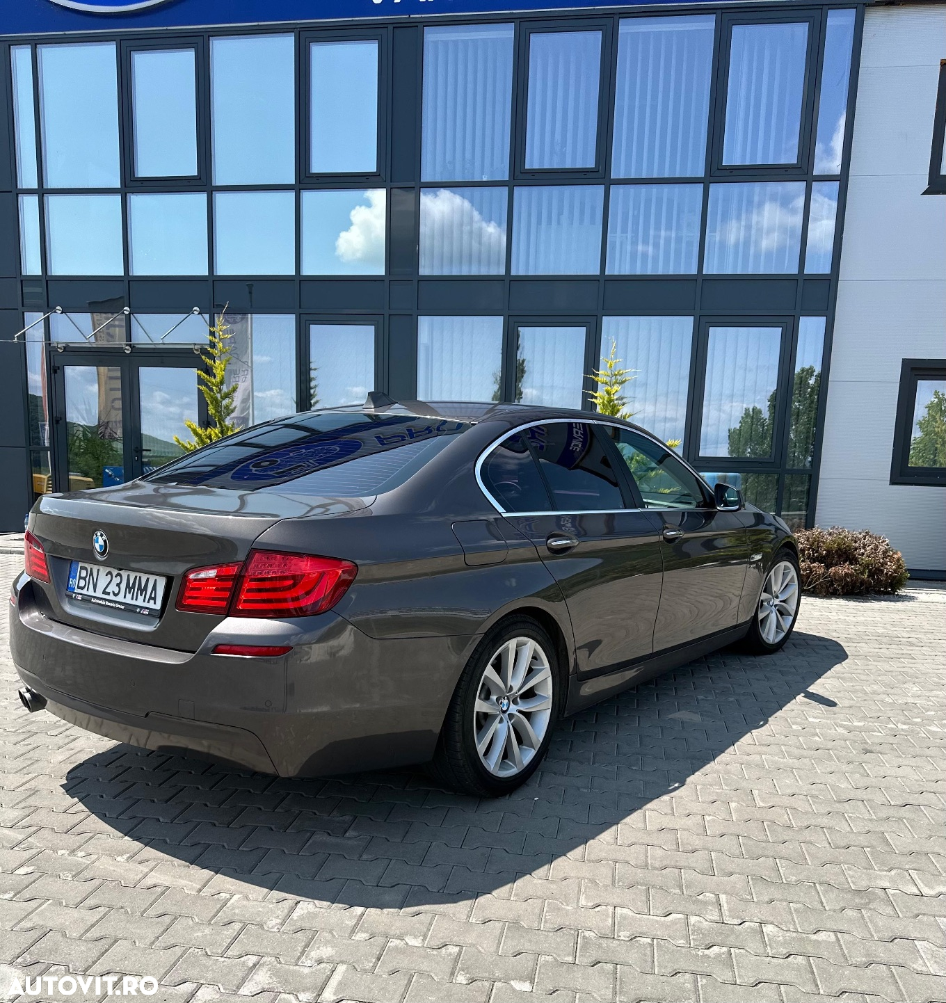 BMW Seria 5 525d xDrive AT - 3