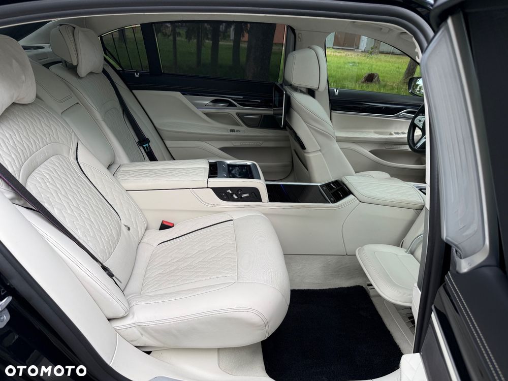 BMW Seria 7 750Li xDrive sport - 37
