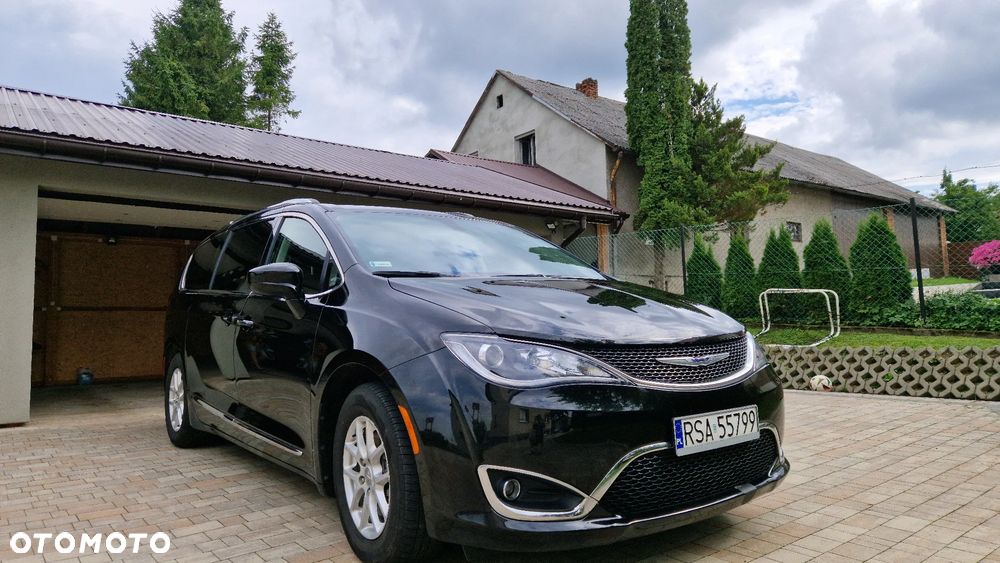 Chrysler Pacifica - 1