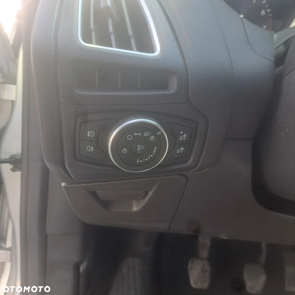 Ford Focus 1.0 EcoBoost Titanium - 10