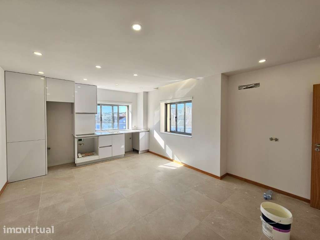 Apartamento T3 Totalmente Renovado - Centro de Braga - Grande imagem: 2/29