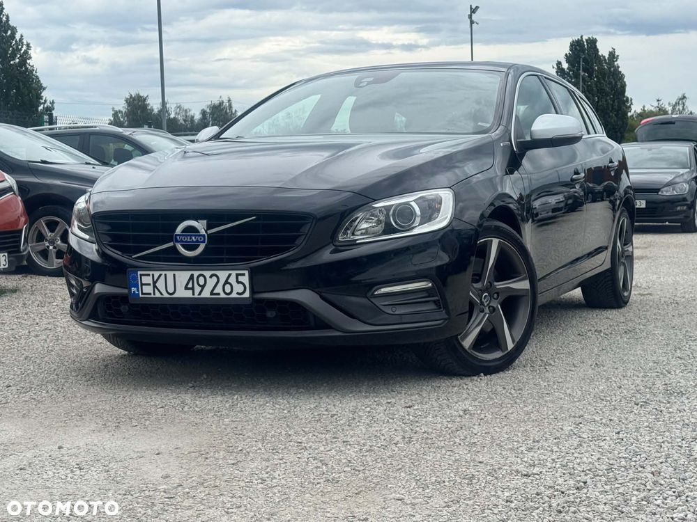 Volvo V60 D6 AWD Plug-in Hybrid R-Design Momentum - 2