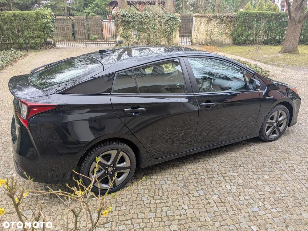 Toyota Prius Hybrid Executive - 8