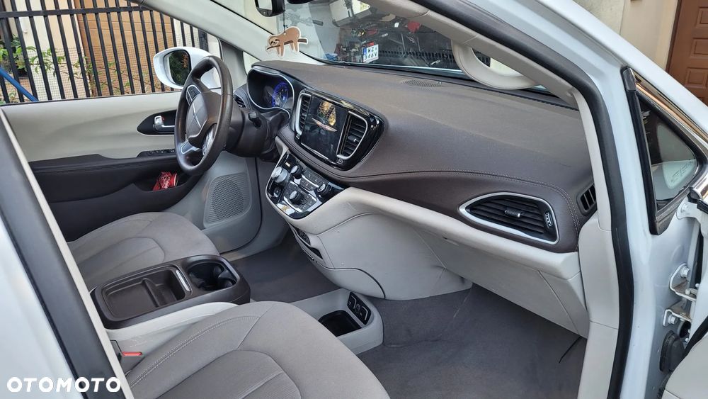 Chrysler Pacifica - 4