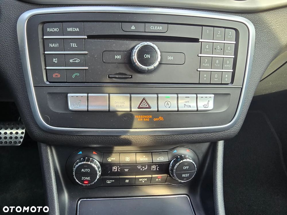 Mercedes-Benz GLA 200 7G-DCT AMG Line - 30