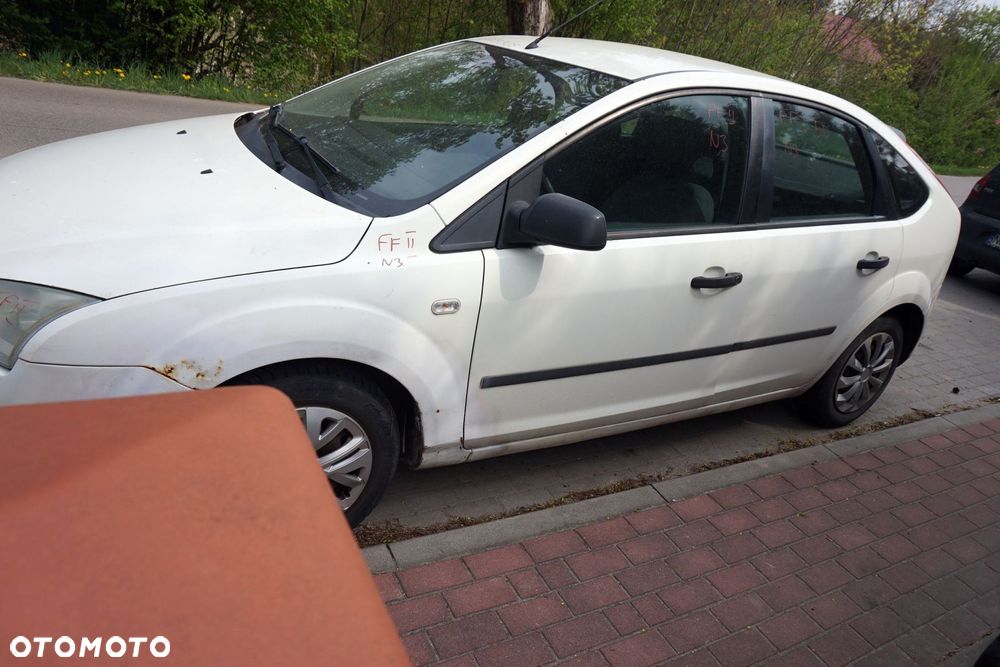 FORD FOCUS II MK2 5D HB 2005 N3 1.6 TDCI HHDA 90KM MTX75 BIAŁY na części - 2