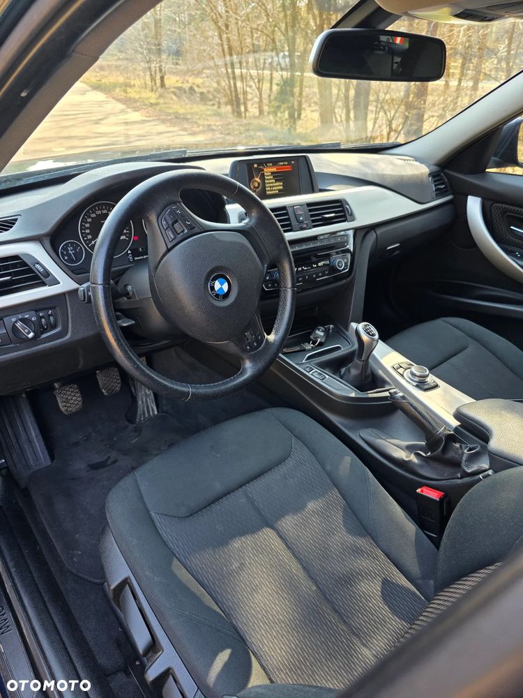 BMW Seria 3 320d - 14