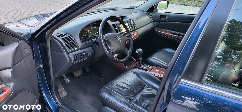 Toyota Camry 3.0 V6 - 6