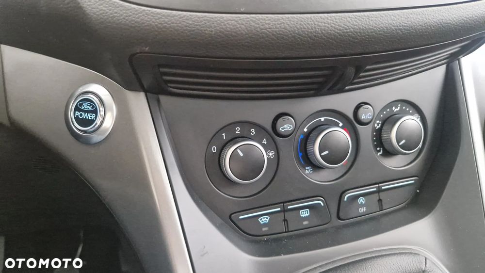 Ford Kuga 1.6 EcoBoost 2x4 Titanium - 22